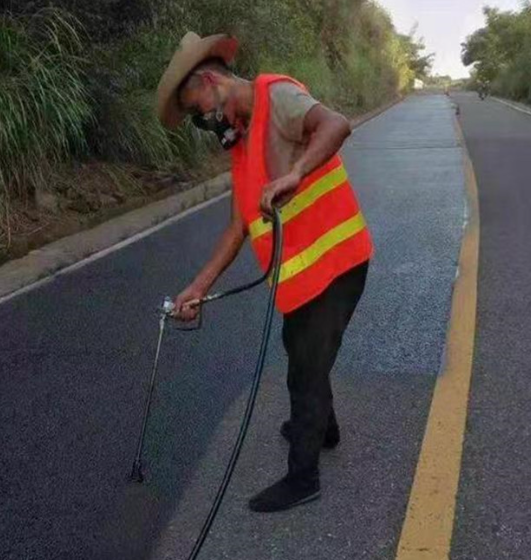 丰满路面喷涂翻新彩色步道施工方案